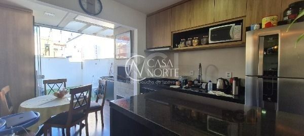 Casa à venda com 2 quartos, 95m², 2 suítes, 1 vaga, Rua Eroni Soares Machado no bairro Hípica em Porto Alegre