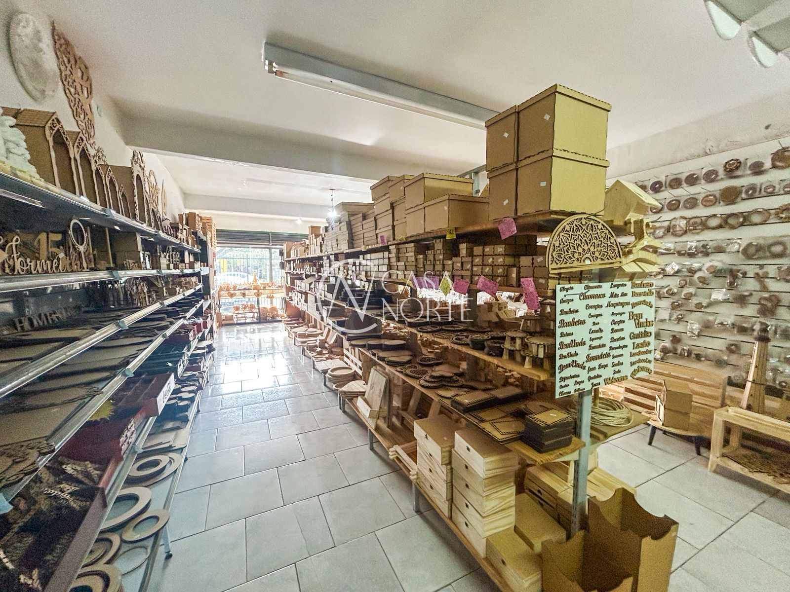 Ponto Comercial à venda com 5 quartos, 300m², 3 vagas, Avenida do Lami no bairro Belém Novo em Porto Alegre