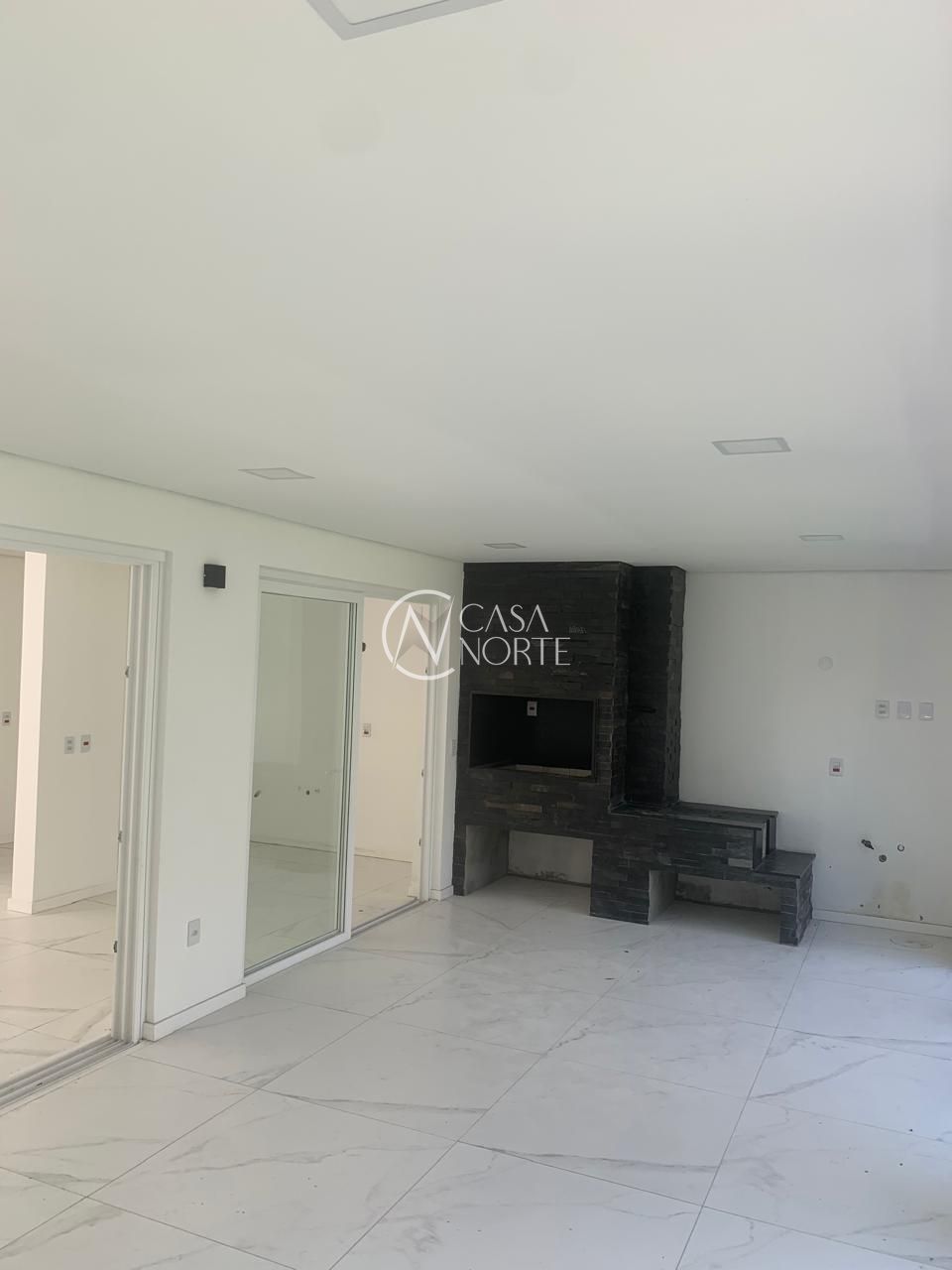 Casa à venda com 3 quartos, 294m², 1 suíte, 3 vagas, Rua Vereador Viton de Araújo no bairro Medianeira em Porto Alegre