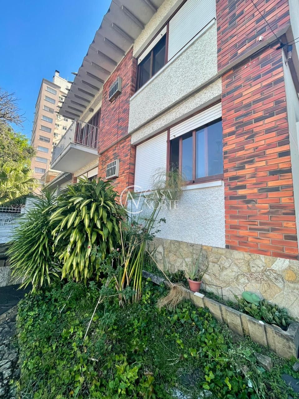 Casa à venda com 4 quartos, 228m², 1 suíte, 4 vagas, Rua Dona Oti no bairro Petrópolis em Porto Alegre