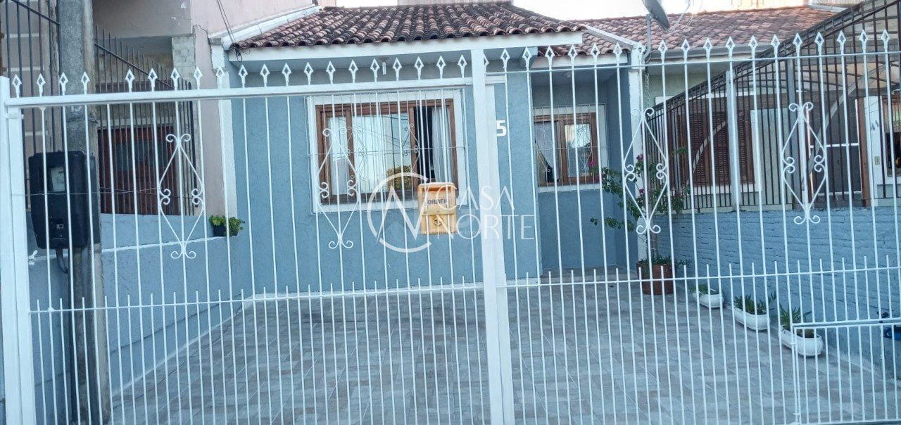 Casa à venda com 2 quartos, 50m², 2 vagas, Rua Silvestre Sauter no bairro Hípica em Porto Alegre