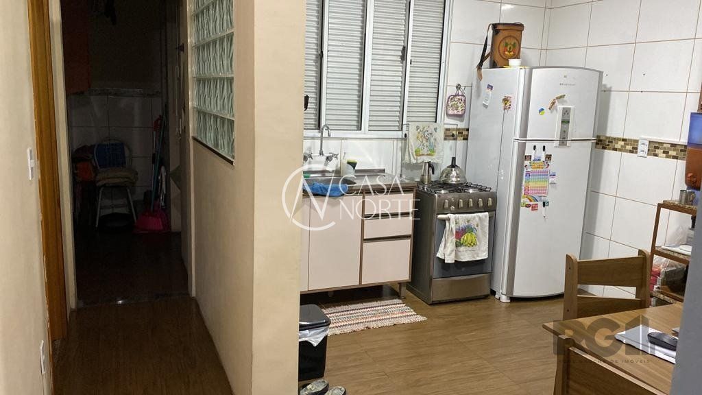 Casa à venda com 3 quartos, 198m², 4 vagas, Rua Antônio Pedro Baldasso no bairro Rubem Berta em Porto Alegre