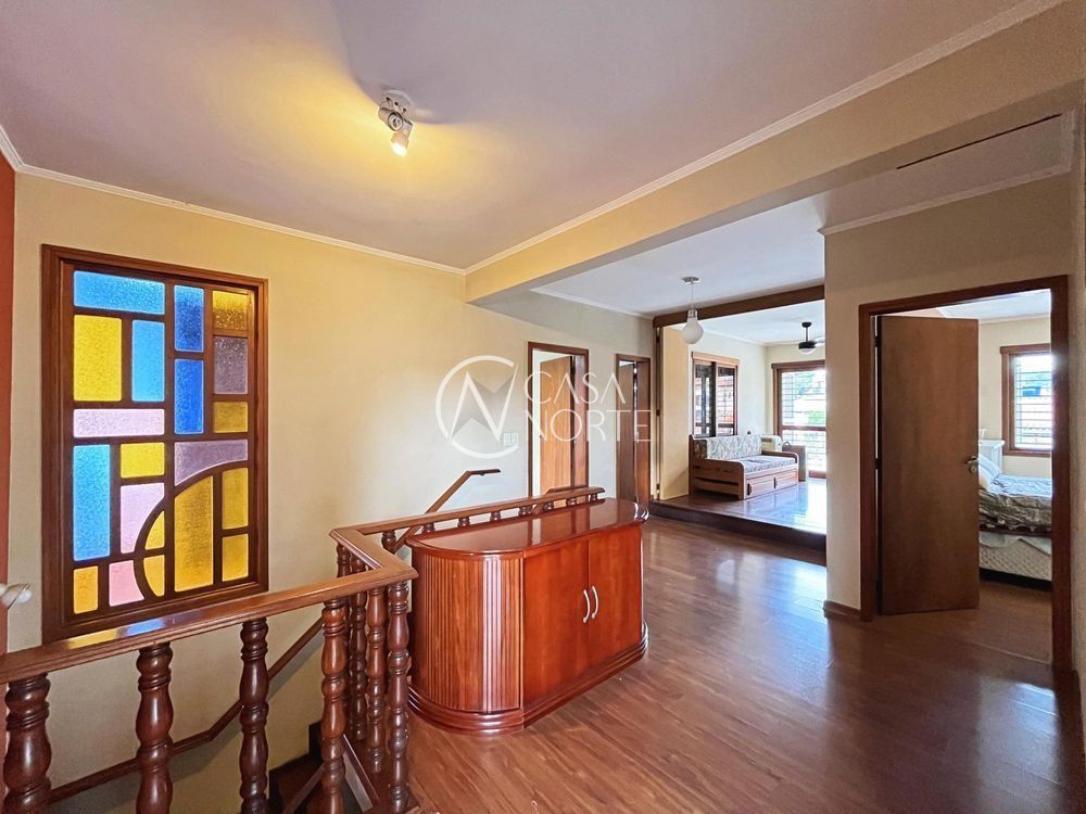 Casa à venda com 5 quartos, 385m², 1 suíte, 3 vagas, Rua Chico Pedro no bairro Camaquã em Porto Alegre