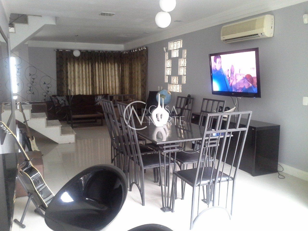 Casa à venda com 3 quartos, 272m², 1 suíte, 2 vagas, Rua Guatambu no bairro Hípica em Porto Alegre