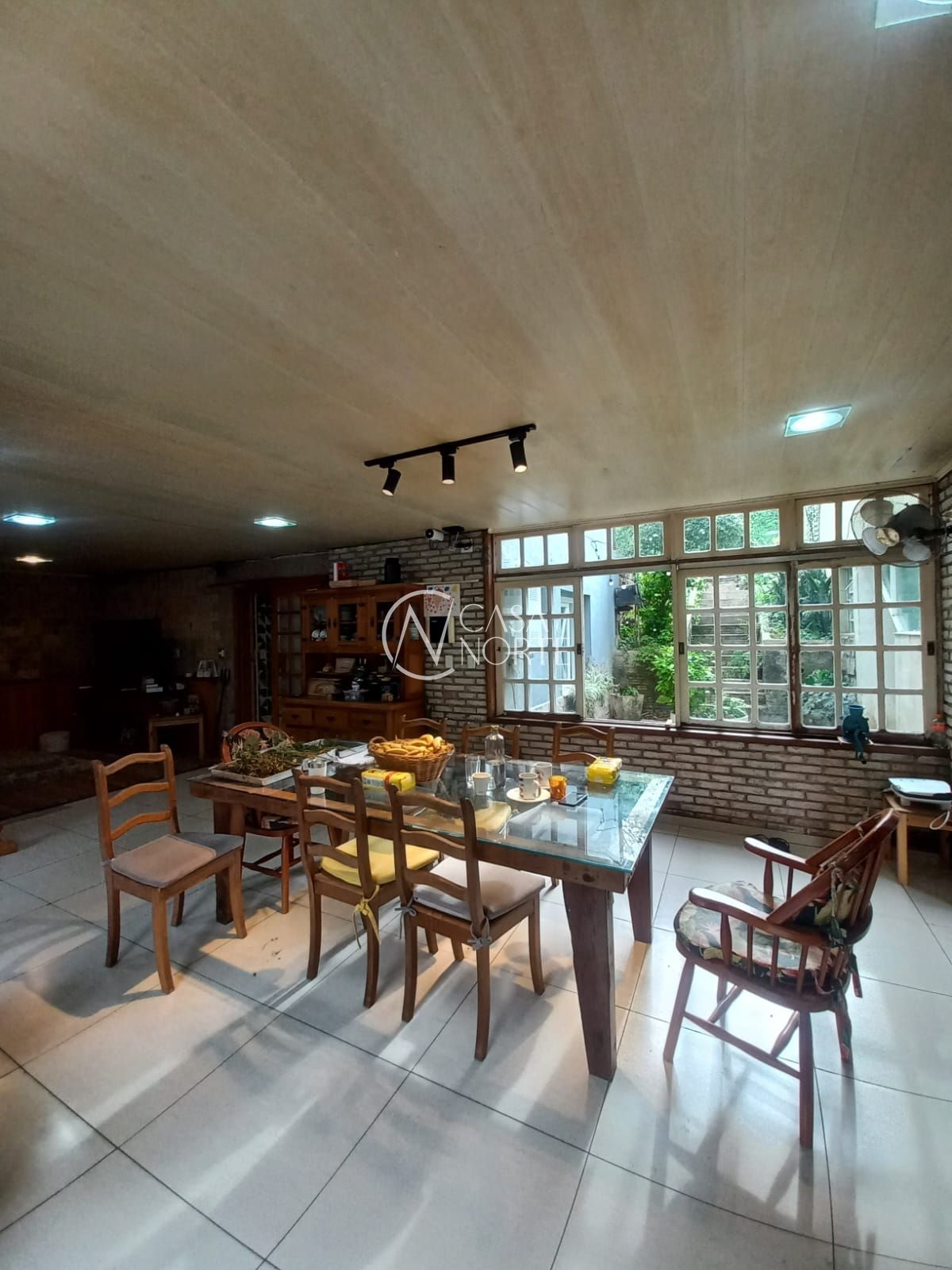 Casa à venda com 6 quartos, 350m², 2 suítes, 10 vagas, Estrada João de Oliveira Remião no bairro Lomba do Pinheiro em Porto Alegre