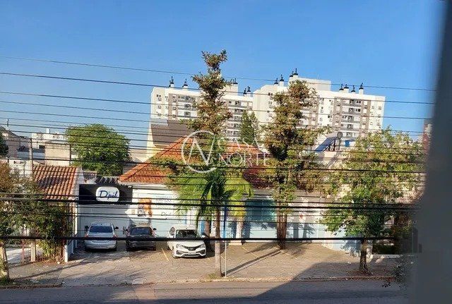 Casa à venda com 4 quartos, 354m², 5 vagas, Rua Luzitana no bairro Higienópolis em Porto Alegre