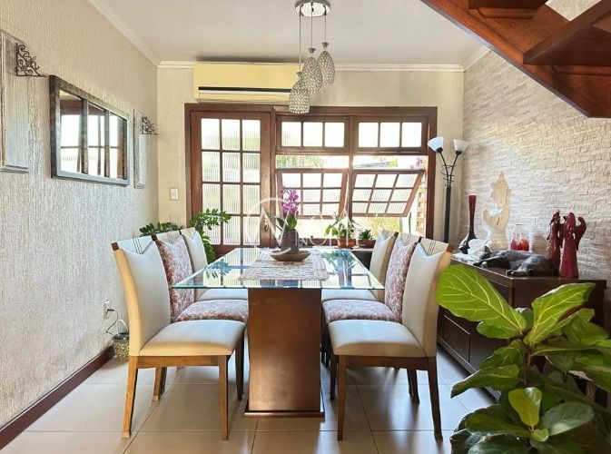 Casa à venda com 3 quartos, 229m², 1 suíte, 1 vaga, Travessa Alfredo Magalhães no bairro Ipanema em Porto Alegre