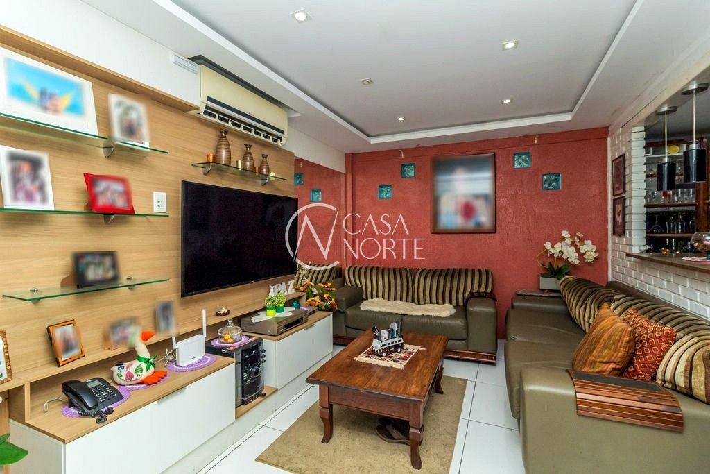 Casa à venda com 3 quartos, 216m², 1 suíte, 2 vagas, Avenida Maceió no bairro Medianeira em Porto Alegre