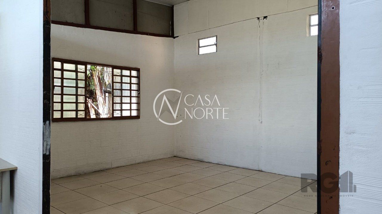 Casa à venda com 2 quartos, 150m², 2 vagas, Avenida José Correa da Silva no bairro Cavalhada em Porto Alegre