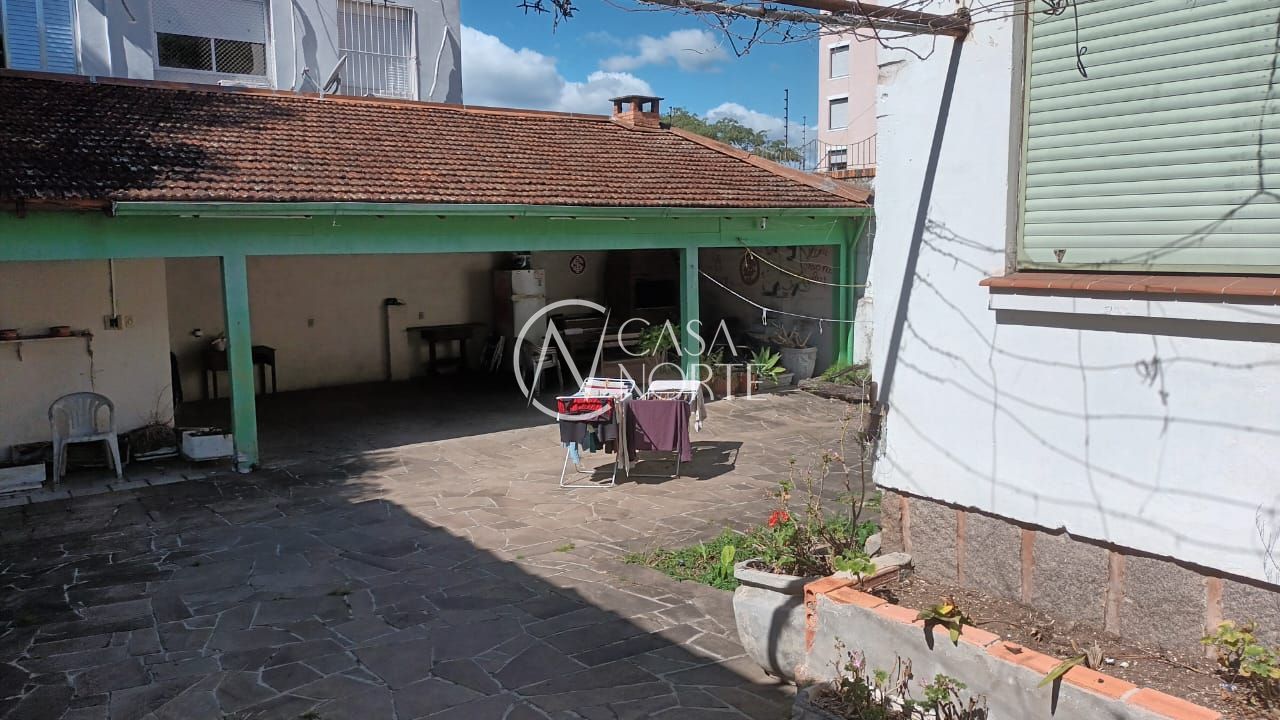 Casa à venda com 3 quartos, 395m², 2 vagas, Rua General Souza Doca no bairro Petrópolis em Porto Alegre