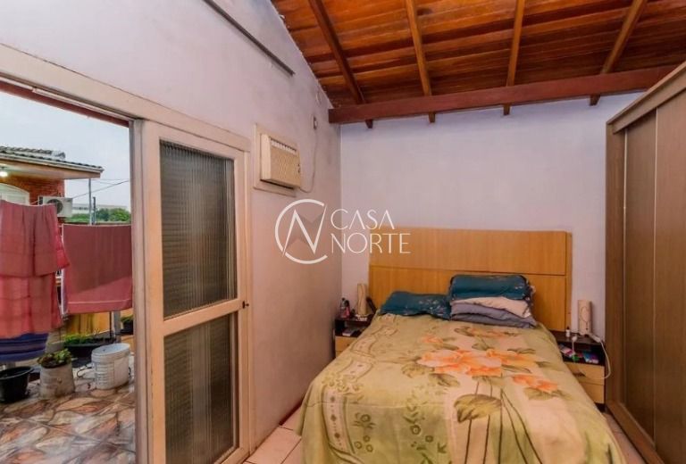Casa à venda com 3 quartos, 230m², 1 suíte, 3 vagas, Rua Hugo Nelson Magalhães no bairro Parque Santa Fé em Porto Alegre