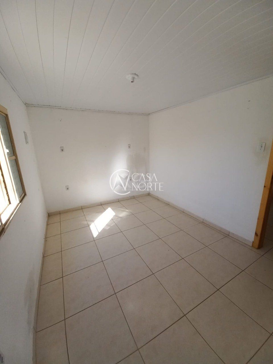 Casa à venda com 2 quartos, 49m², 4 vagas, Rua Alberto Rangel no bairro Rubem Berta em Porto Alegre