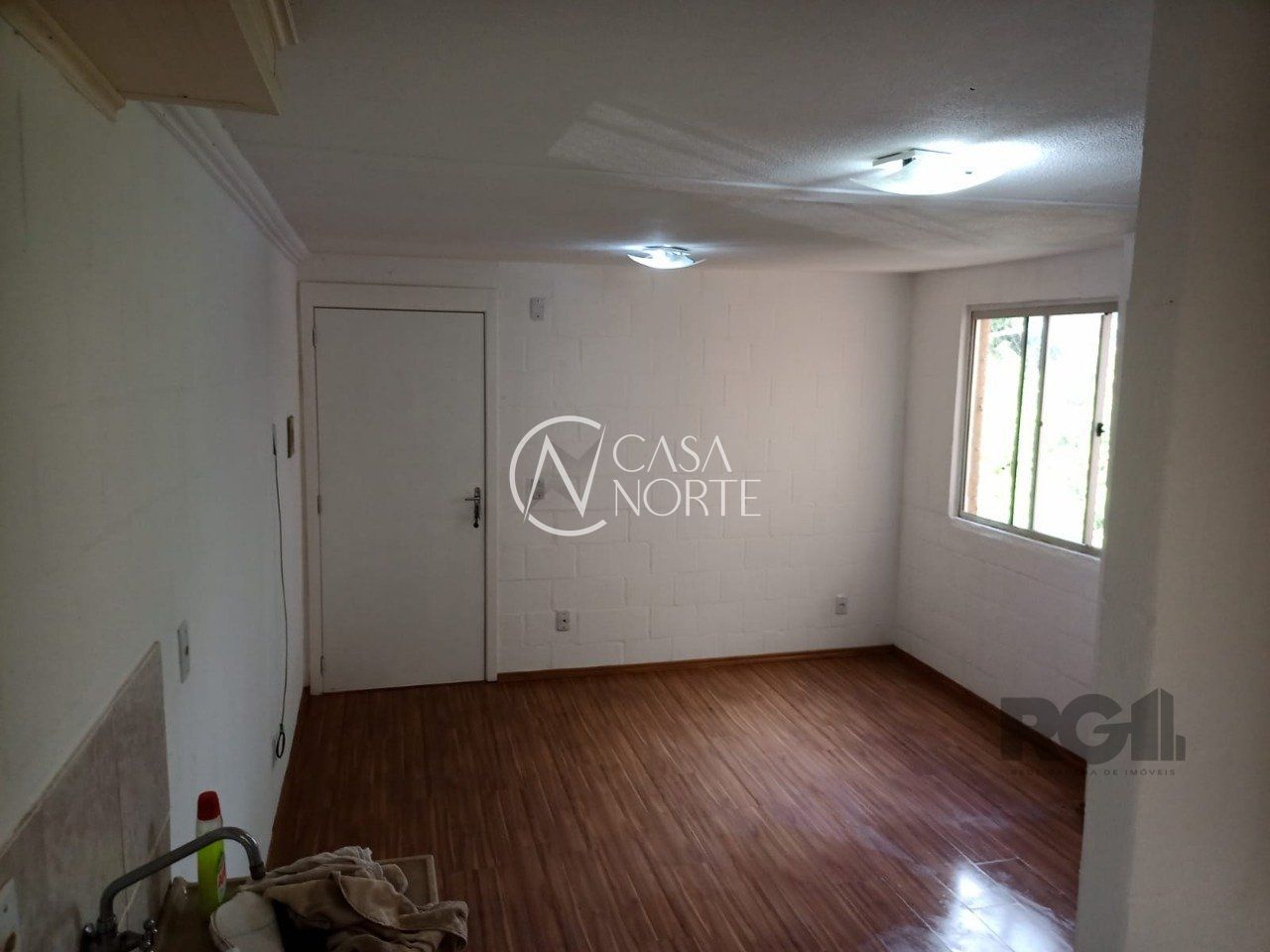 Apartamento à venda com 2 quartos, 46m², 1 vaga, Rua Império no bairro Vila Nova em Porto Alegre