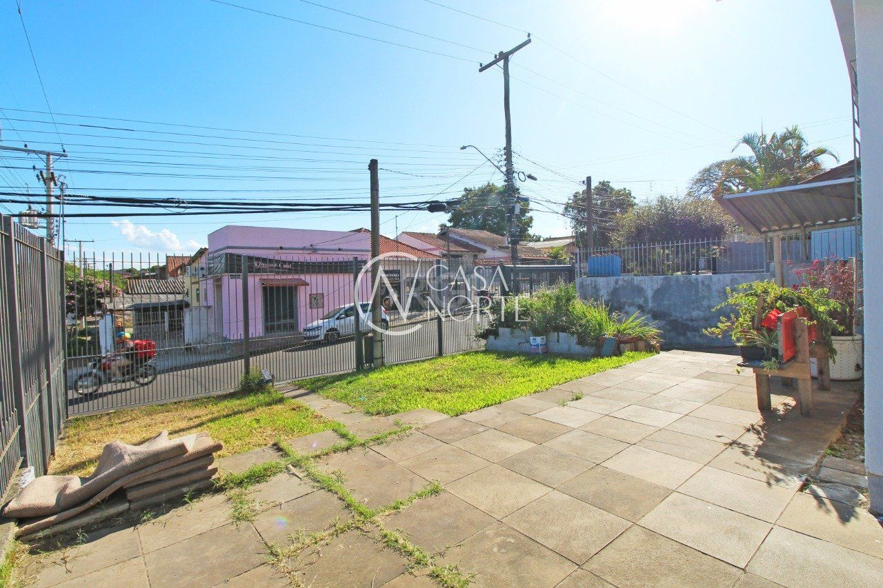 Casa à venda com 5 quartos, 74m², 1 suíte, 2 vagas, Rua João Mora, no bairro Camaquã em Porto Alegre