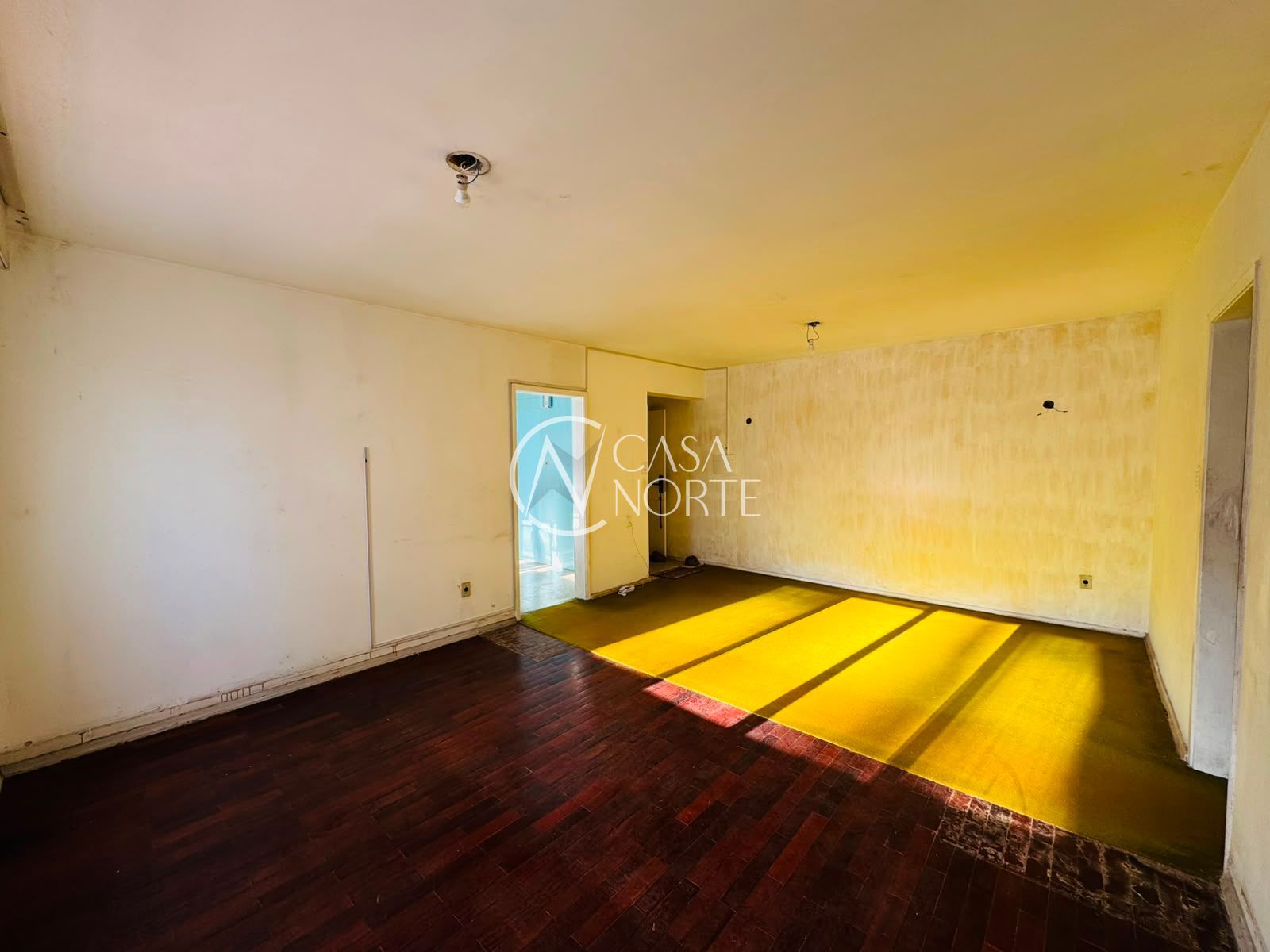 Apartamento à venda com 3 quartos, 108m², 1 suíte, 1 vaga, Avenida Carlos Gomes no bairro Boa Vista em Porto Alegre