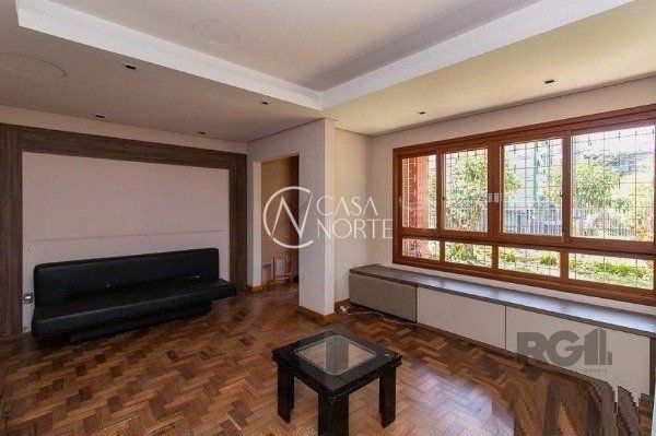 Casa à venda com 4 quartos, 242m², 1 suíte, 2 vagas, Rua Maestro Mendanha no bairro Santana em Porto Alegre