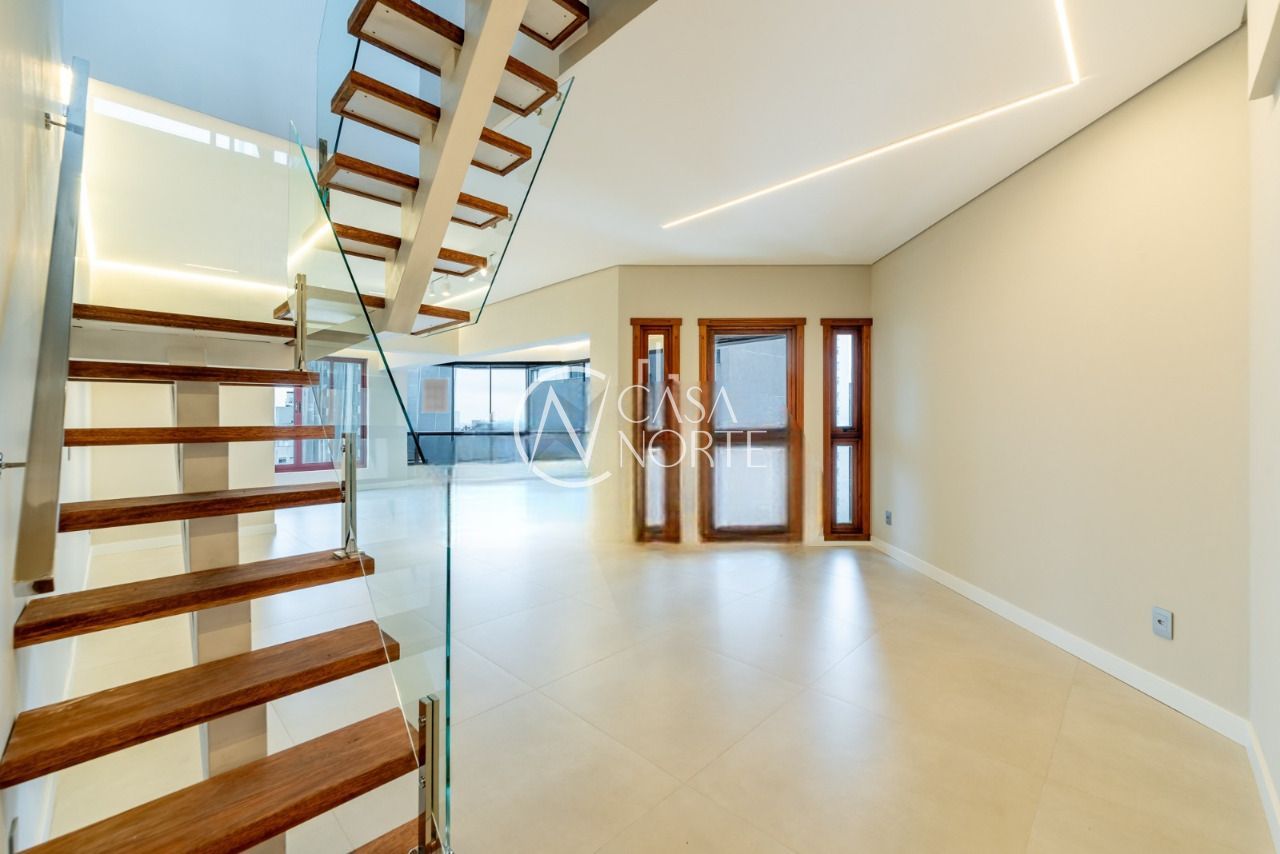 Cobertura à venda com 3 quartos, 337m², 1 suíte, 2 vagas, Rua João Caetano no bairro Três Figueiras em Porto Alegre