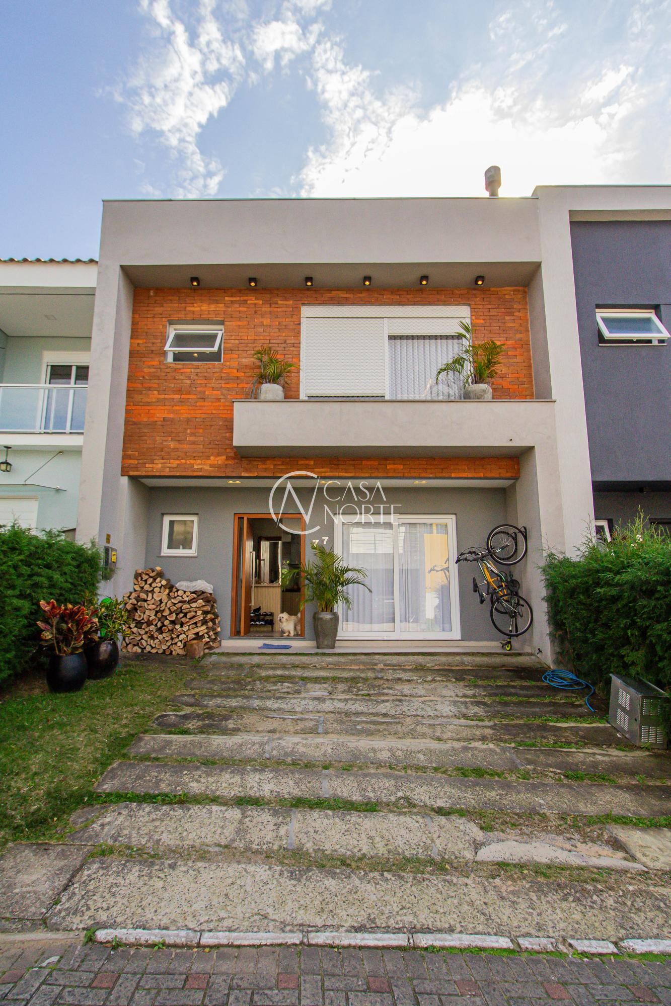 Casa de Condomínio à venda com 3 quartos, 160m², 1 suíte, 2 vagas, Rua Edmundo Figueira da Silva no bairro Passo das Pedras em Porto Alegre