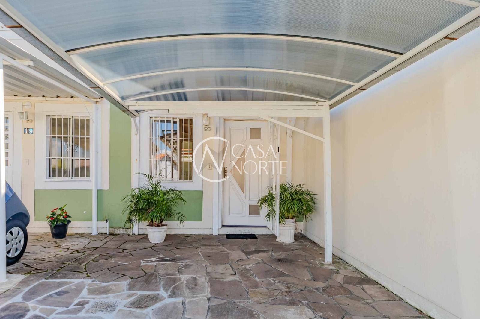 Casa de Condomínio à venda com 2 quartos, 49m², 3 vagas, Avenida Juca Batista no bairro Hípica em Porto Alegre