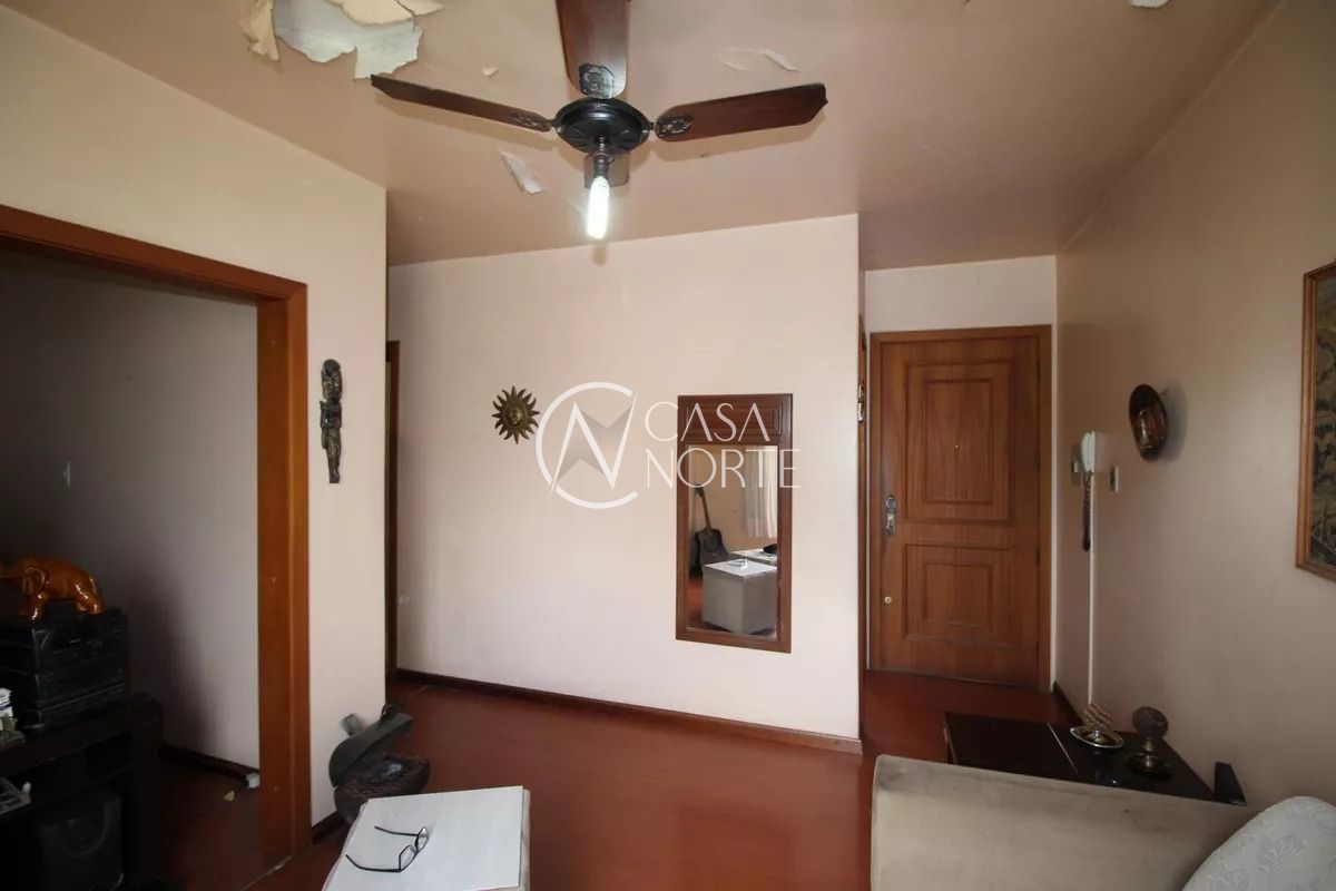 Apartamento à venda com 3 quartos, 74m², 1 vaga, Rua Roque Calage no bairro Passo da Areia em Porto Alegre