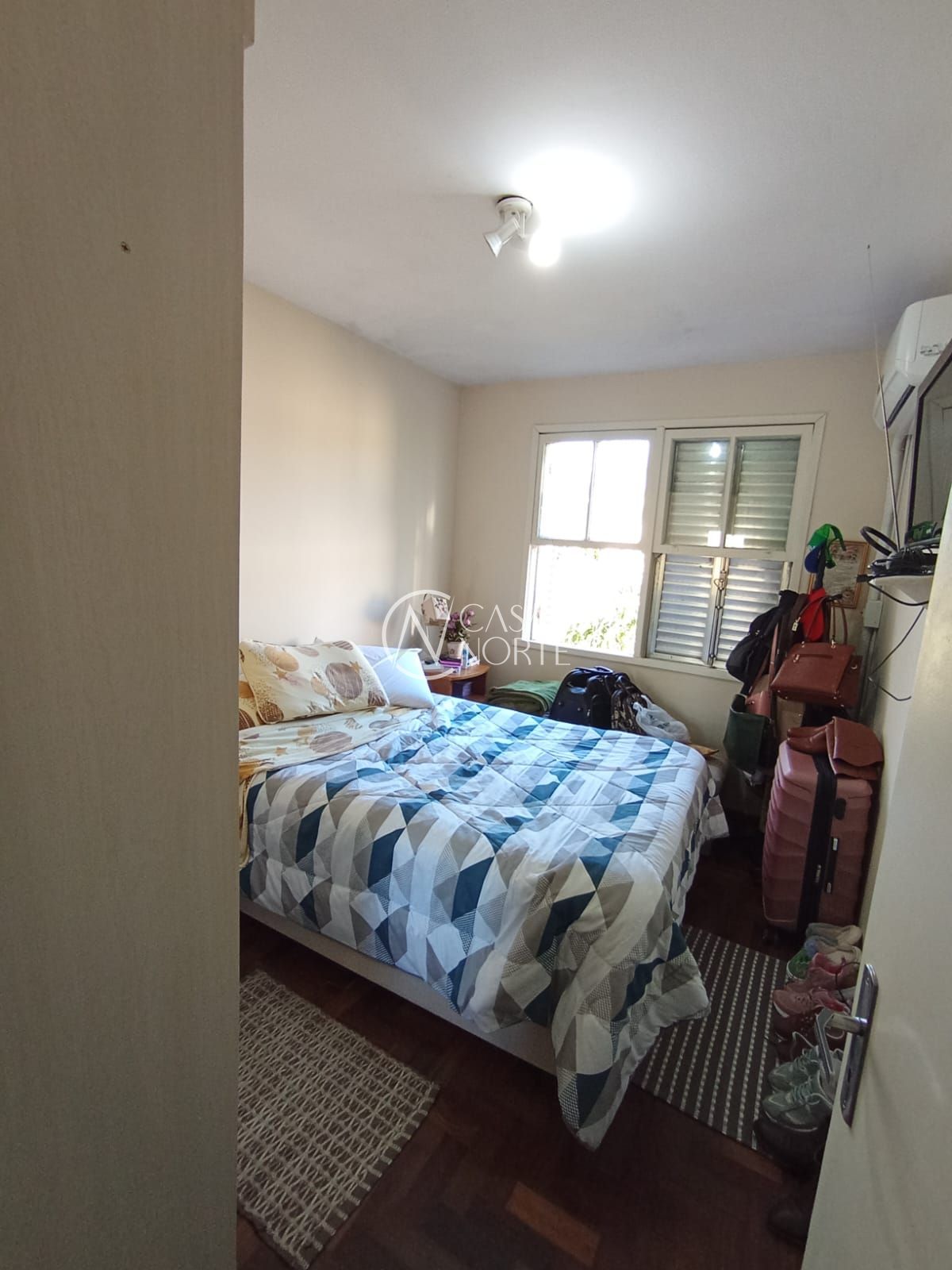 Apartamento à venda com 1 quarto, 32m², 1 vaga, Rua Roque Calage no bairro Passo da Areia em Porto Alegre