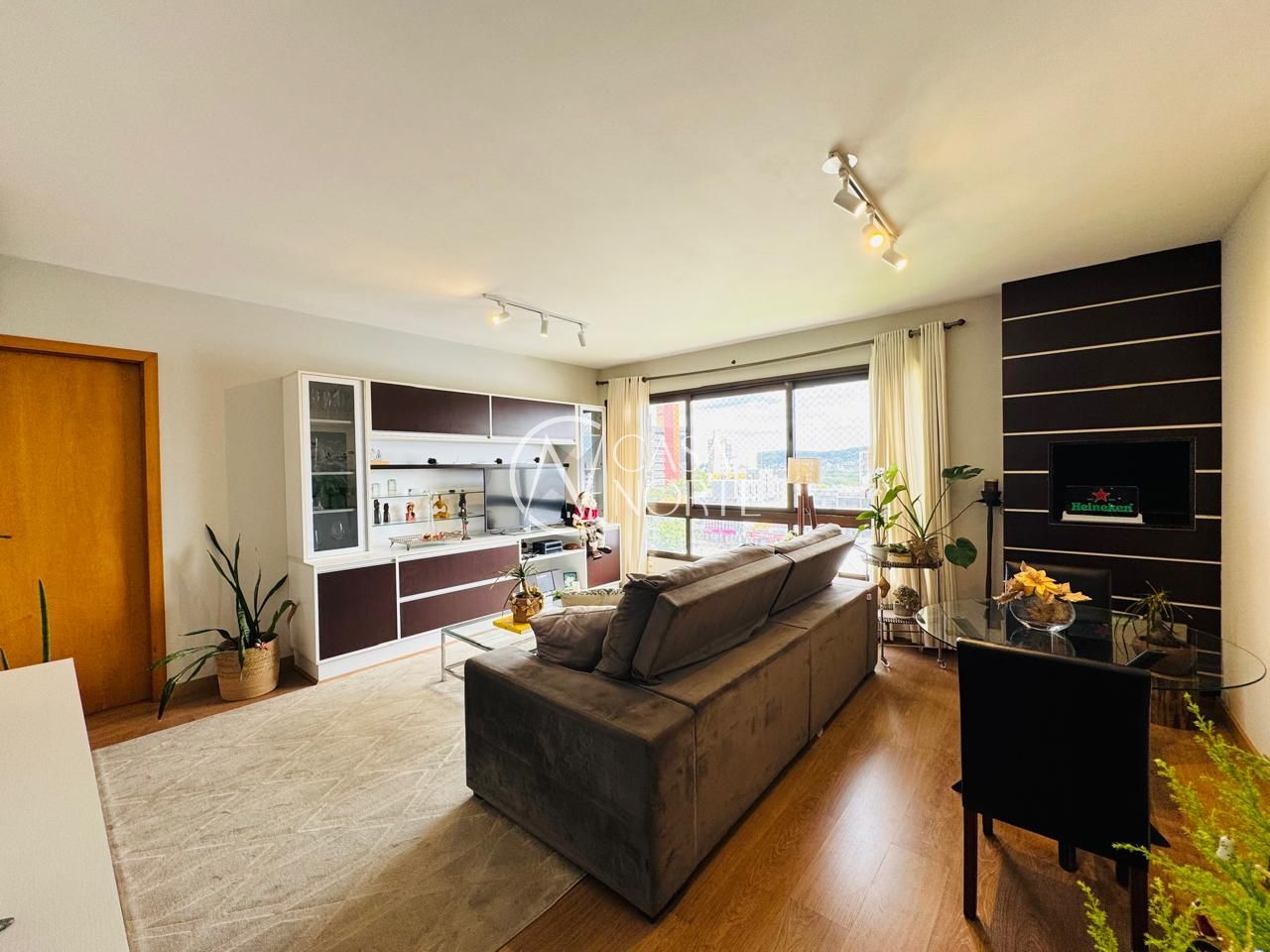 Apartamento à venda com 3 quartos, 90m², 1 suíte, 2 vagas, Avenida Caçapava no bairro Petrópolis em Porto Alegre