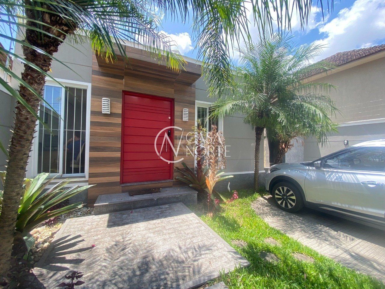 Casa à venda com 3 quartos, 170m², 1 suíte, 2 vagas, Rua José Scutari no bairro Passo da Areia em Porto Alegre