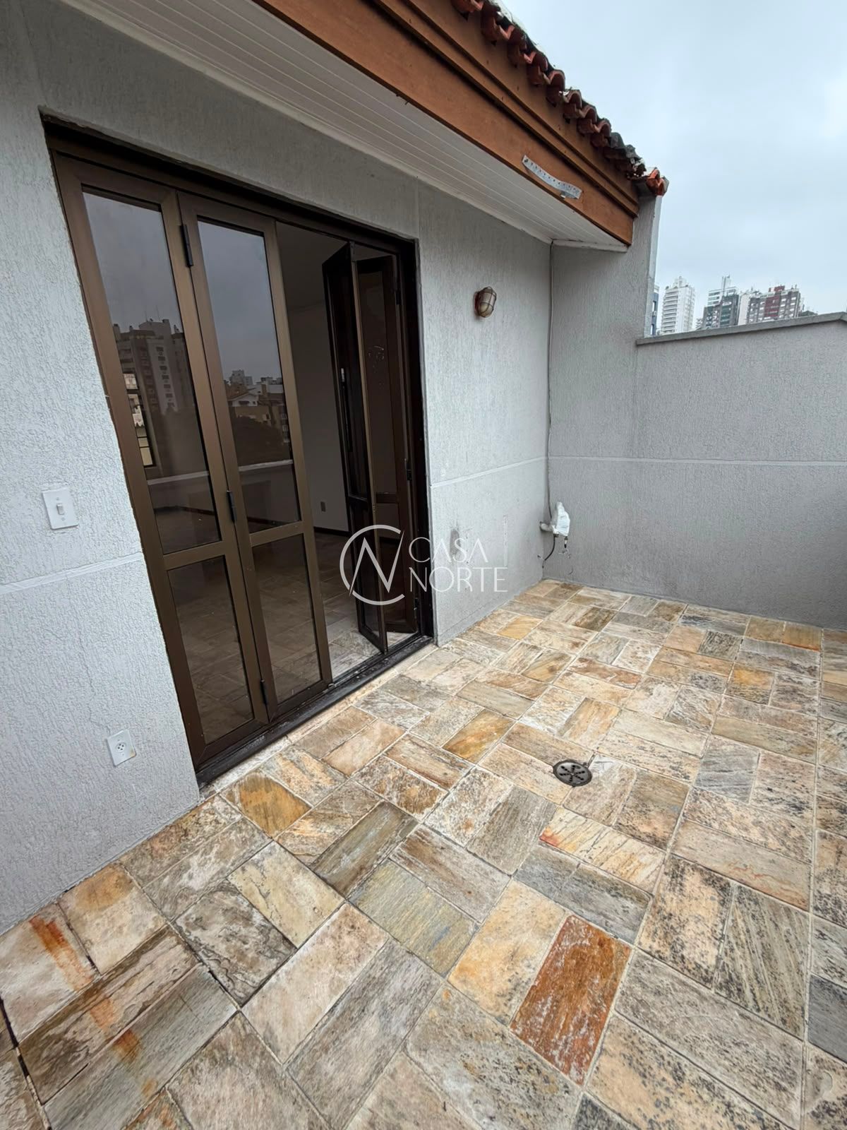 Sala Comercial à venda com 1 quarto, 91m², Avenida Coronel Lucas de Oliveira no bairro Petrópolis em Porto Alegre