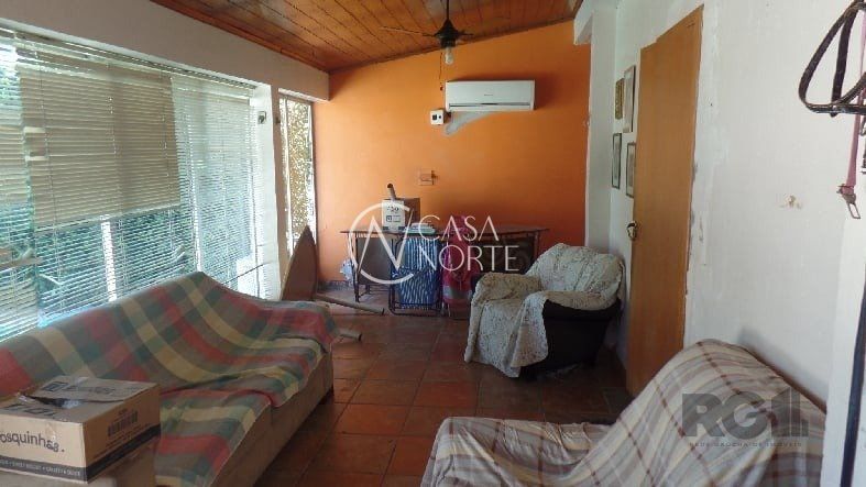 Casa à venda com 4 quartos, 250m², 2 vagas, Rua João Berutti no bairro Chácara das Pedras em Porto Alegre