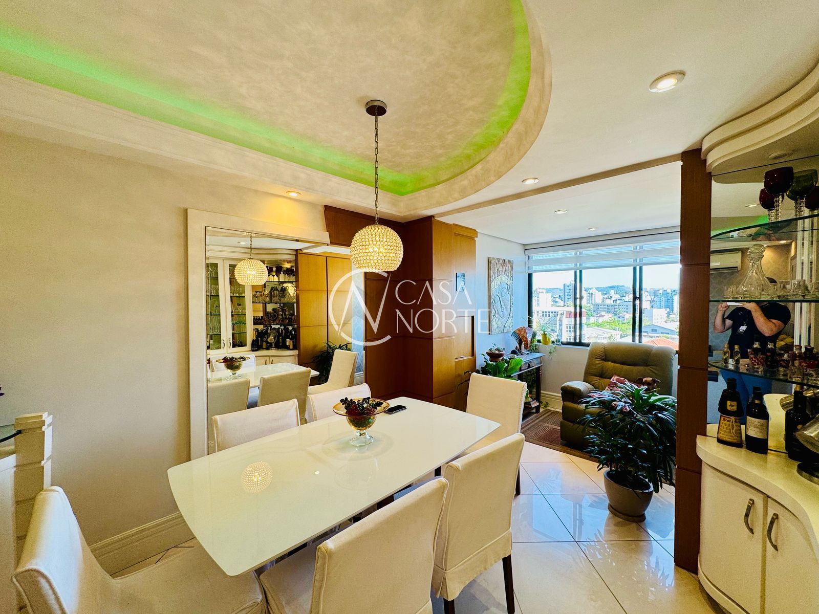 Apartamento à venda com 2 quartos, 70m², 1 suíte, 1 vaga, Rua Barão do Gravataí no bairro Menino Deus em Porto Alegre