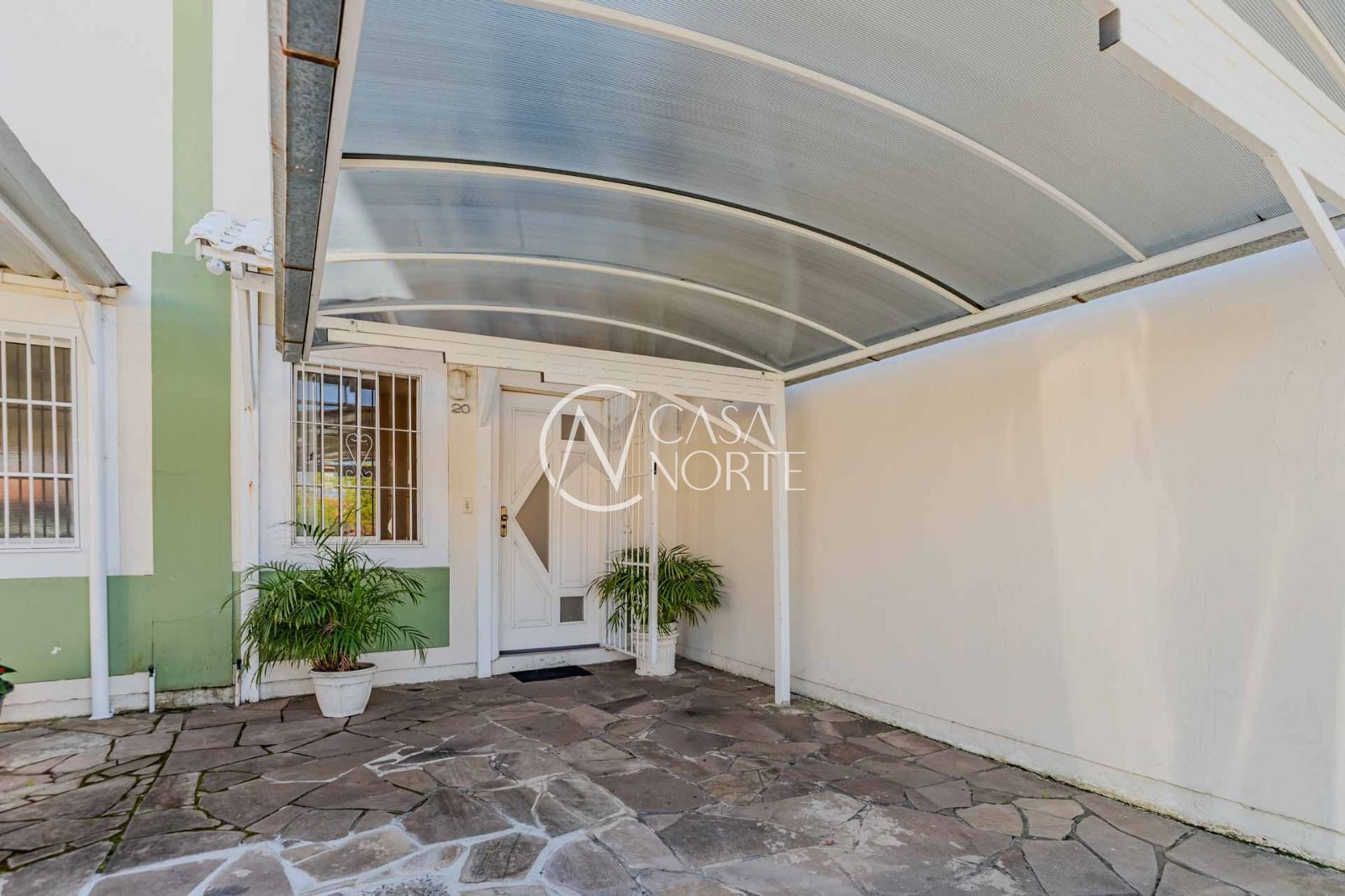 Casa de Condomínio à venda com 2 quartos, 49m², 3 vagas, Avenida Juca Batista no bairro Hípica em Porto Alegre