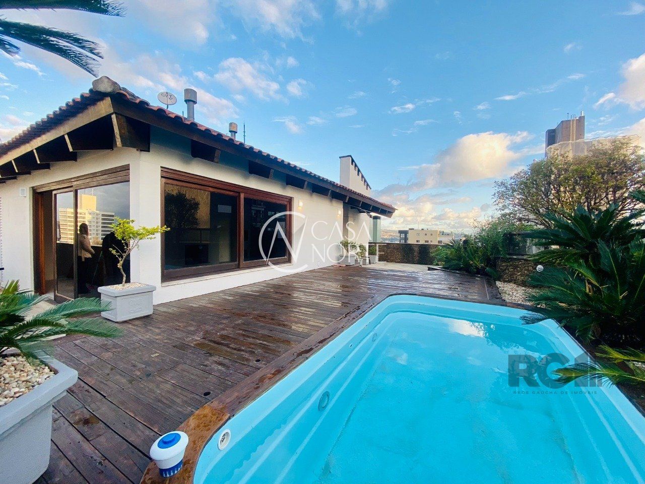 Cobertura à venda com 3 quartos, 337m², 1 suíte, 2 vagas, Rua João Caetano no bairro Três Figueiras em Porto Alegre