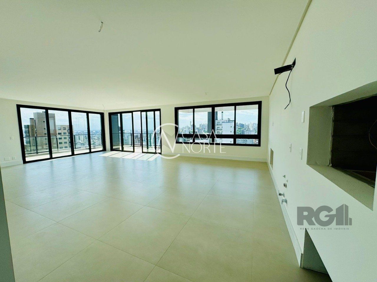 Apartamento à venda com 3 quartos, 241m², 3 suítes, 3 vagas, Avenida Soledade no bairro Petrópolis em Porto Alegre