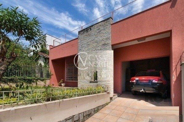 Casa à venda com 4 quartos, 242m², 1 suíte, 2 vagas, Rua Maestro Mendanha no bairro Santana em Porto Alegre
