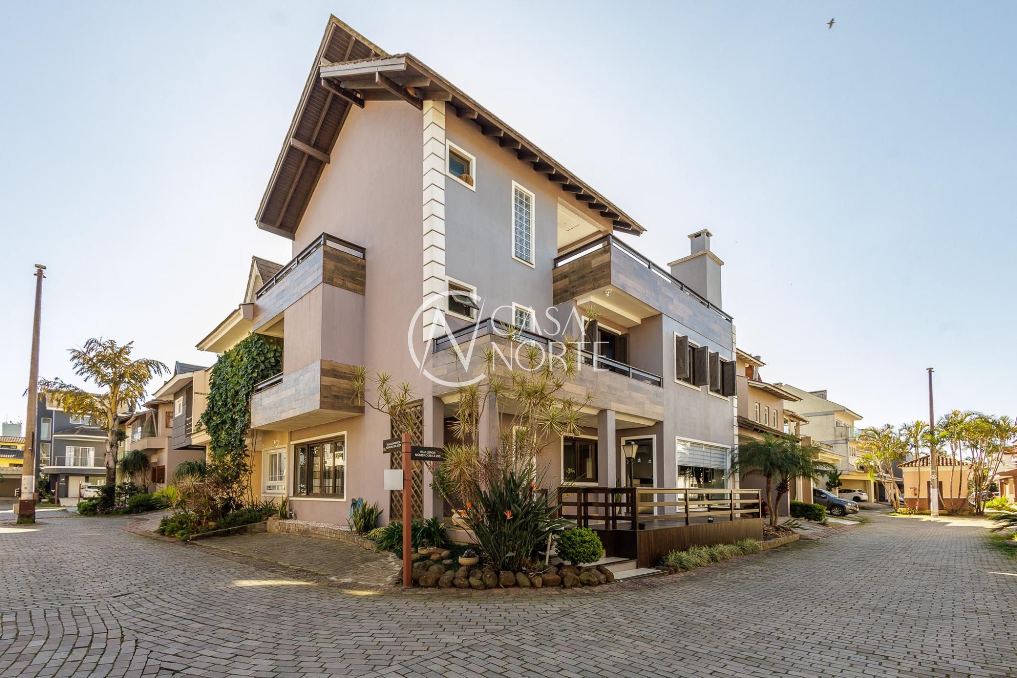 Casa à venda com 4 quartos, 226m², 2 suítes, 3 vagas, Avenida Ecoville no bairro Sarandi em Porto Alegre