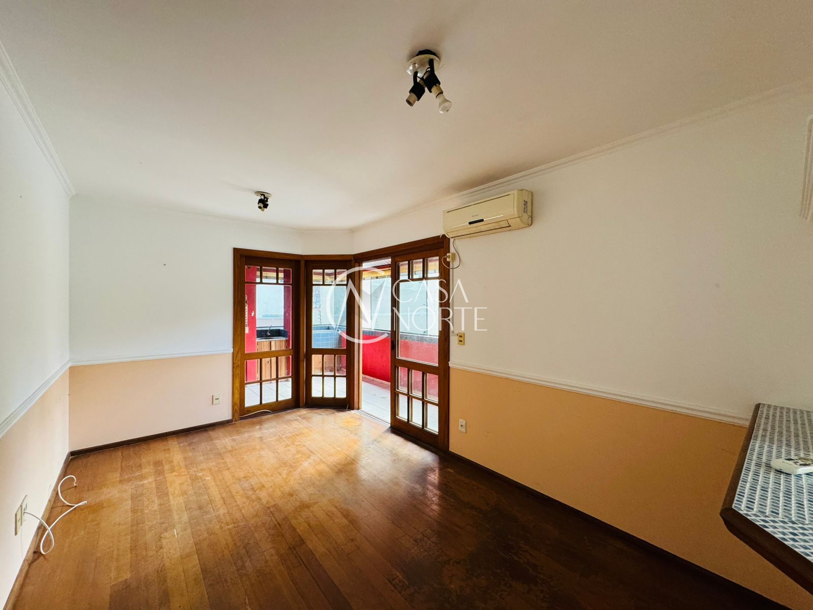 Apartamento à venda com 2 quartos, 75m², 1 suíte, 1 vaga, Rua Visconde de Duprat no bairro Petrópolis em Porto Alegre