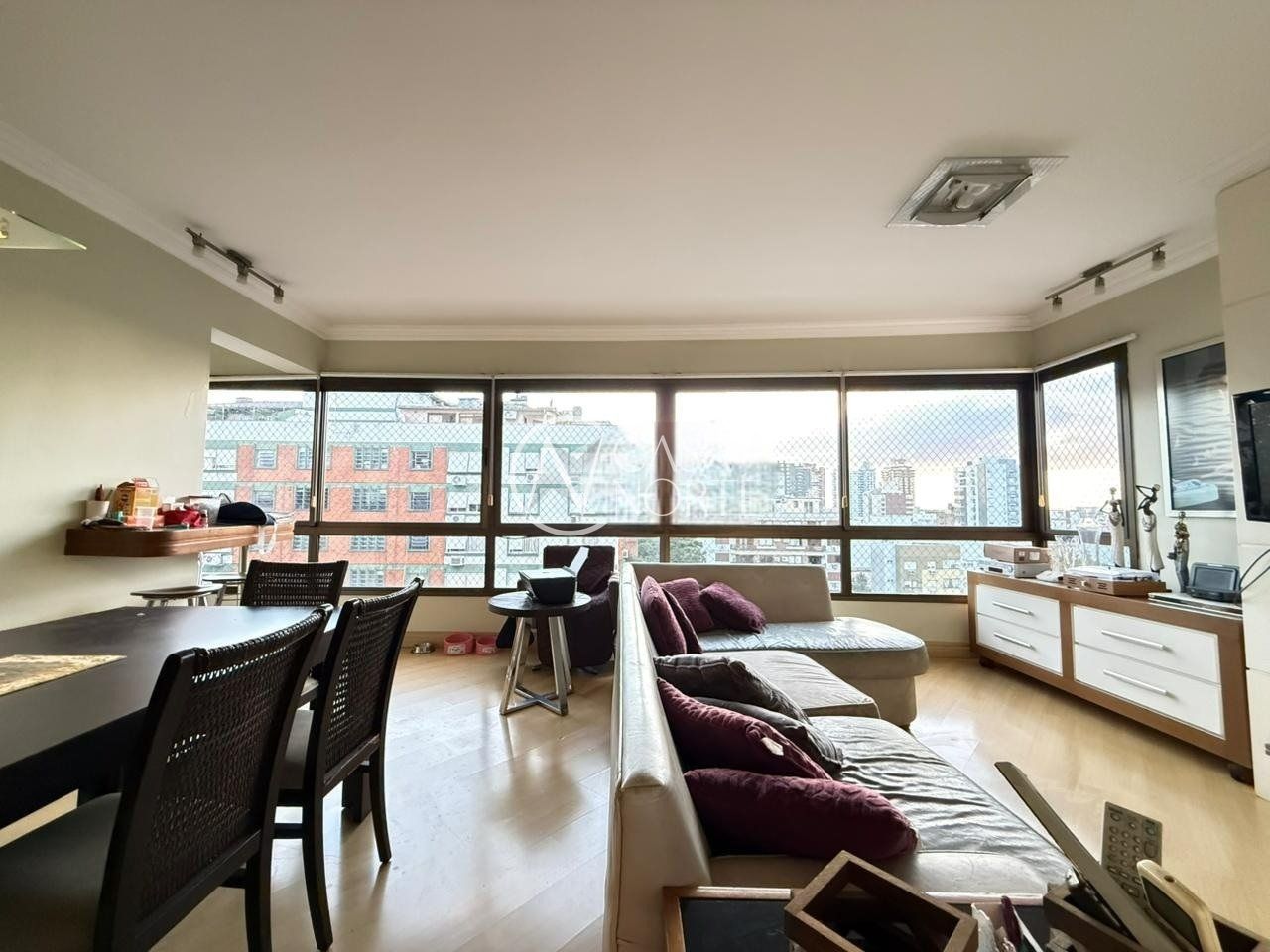 Apartamento à venda com 3 quartos, 106m², 2 suítes, 2 vagas, Rua Costa no bairro Menino Deus em Porto Alegre