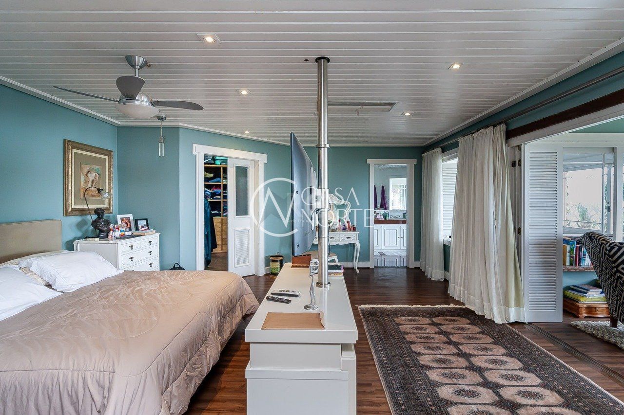 Casa de Condomínio à venda com 5 quartos, 647m², 5 suítes, 4 vagas, Rua Gilberto Laste no bairro Santa Tereza em Porto Alegre