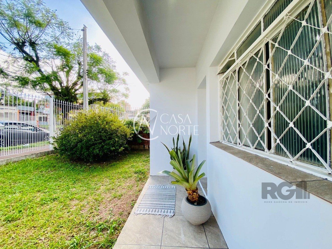 Casa à venda com 3 quartos, 120m², 1 suíte, 3 vagas, Rua Doutor João Simplício Alves de Carvalho no bairro Vila Ipiranga em Porto Alegre