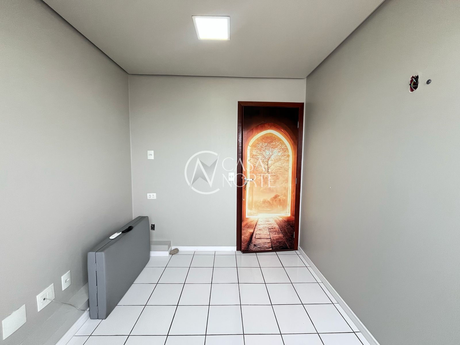 Sala Comercial à venda com 1 quarto, 26m², 1 vaga, Wenceslau Escobar no bairro Tristeza em Porto Alegre