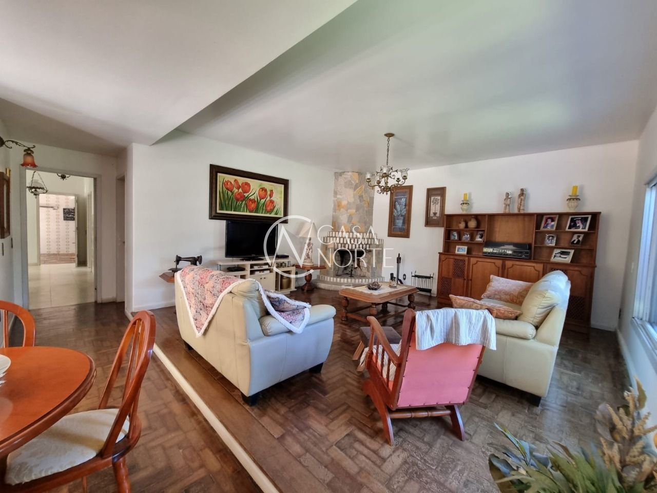 Casa à venda com 5 quartos, 336m², 1 suíte, 3 vagas, Rua Morano Calabro no bairro Jardim Isabel em Porto Alegre