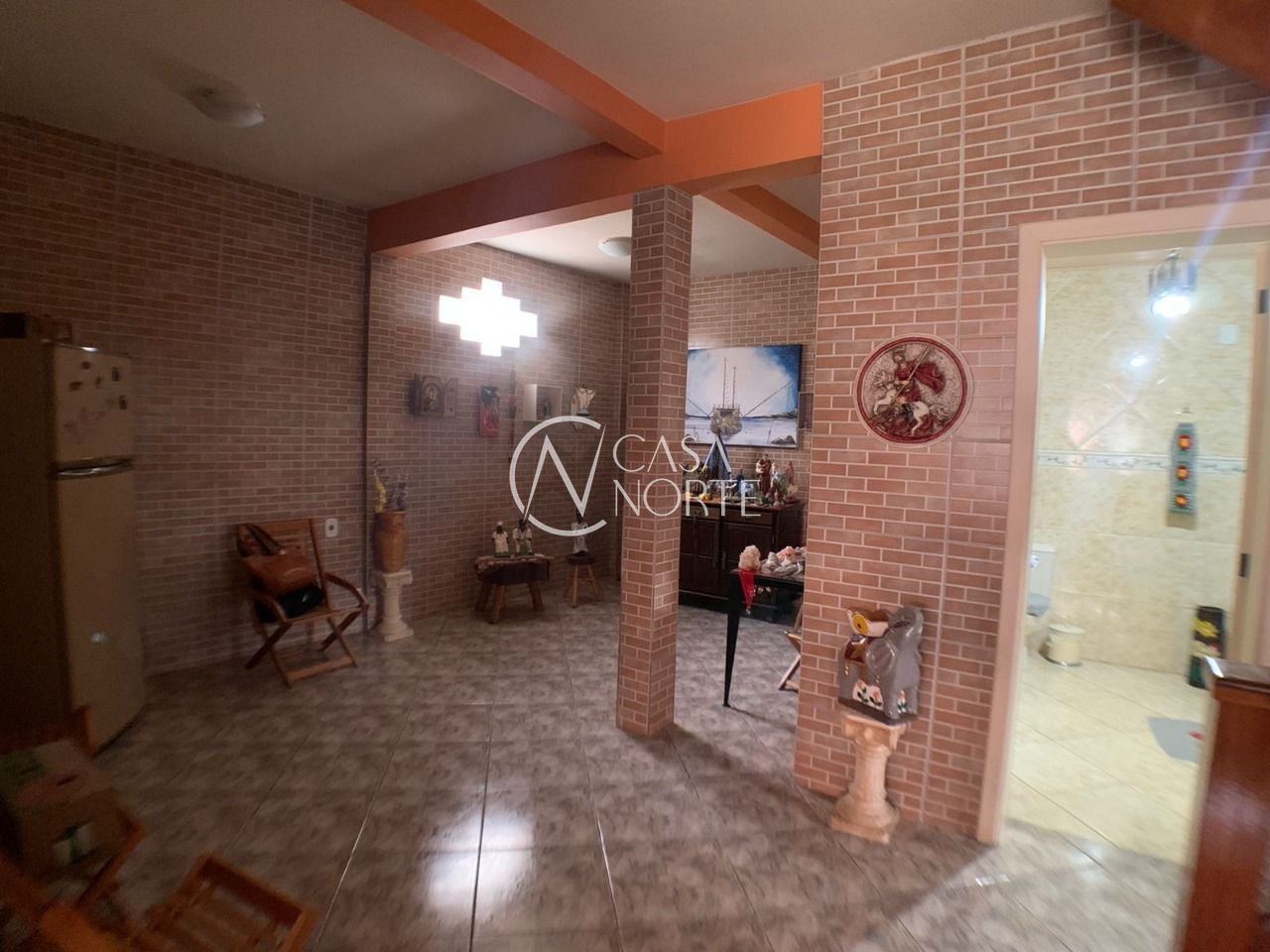 Casa à venda com 3 quartos, 318m², 1 suíte, 4 vagas, Avenida Orleaes no bairro Guarujá em Porto Alegre