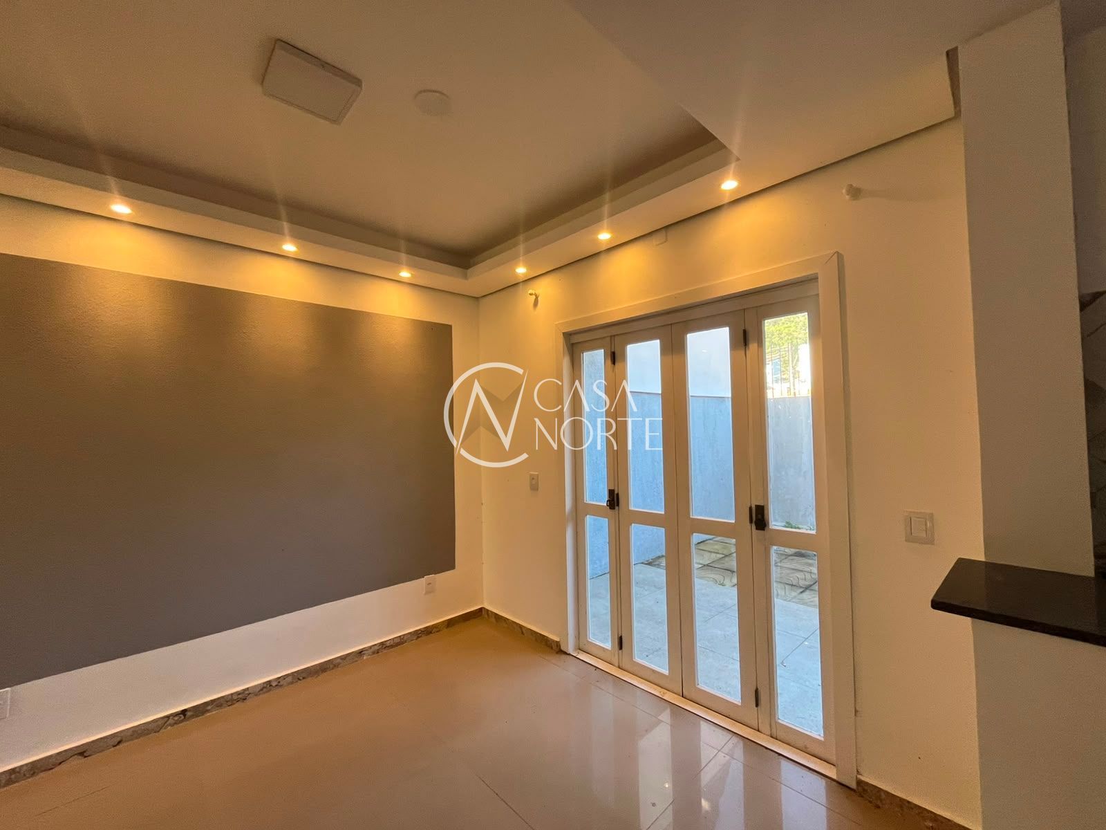 Casa à venda com 3 quartos, 189m², 1 suíte, 2 vagas, Rua Doutor Claudio Walter Ferreira da Silva no bairro Guarujá em Porto Alegre