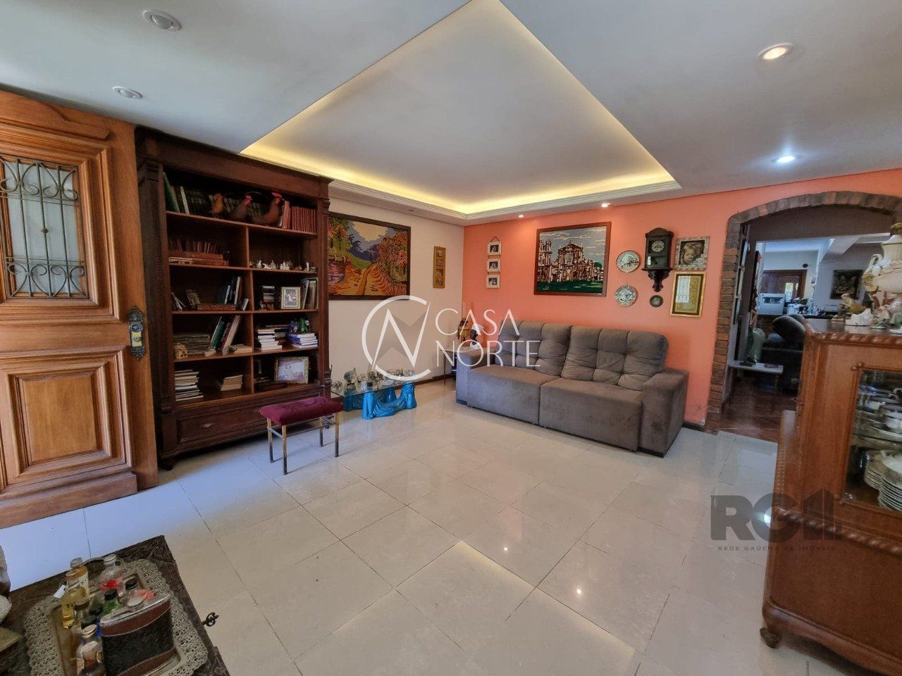 Casa à venda com 4 quartos, 300m², 1 suíte, 5 vagas, Rua Doutor Pio Ângelo no bairro Ipanema em Porto Alegre