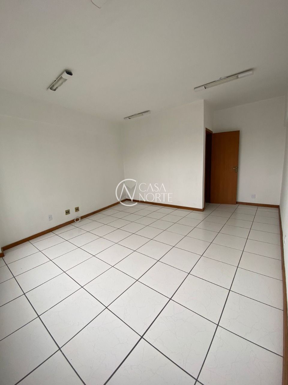Sala Comercial à venda , 28m², 1 vaga, Avenida Tramandaí no bairro Ipanema em Porto Alegre
