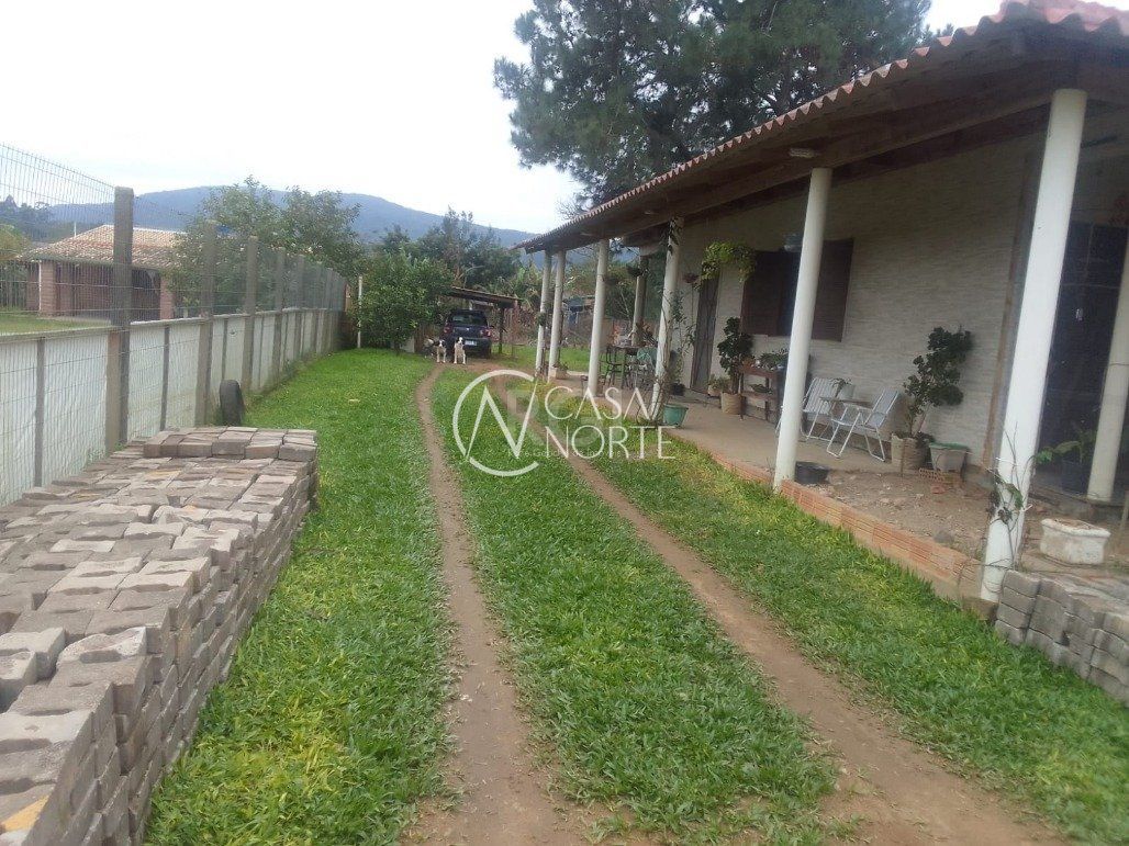 Sítio à venda com 3 quartos, 150m², 1 suíte, 5 vagas, Rua Oito Mil e Quatorze no bairro Lageado em Porto Alegre