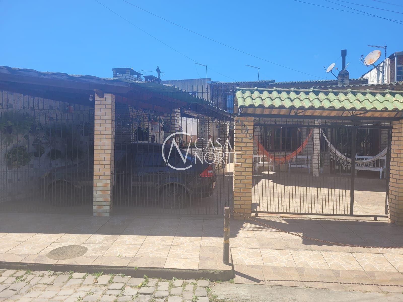 Casa à venda com 4 quartos, 100m², 3 vagas, Acesso Odeth Alves dos Santos Rosa no bairro Restinga em Porto Alegre