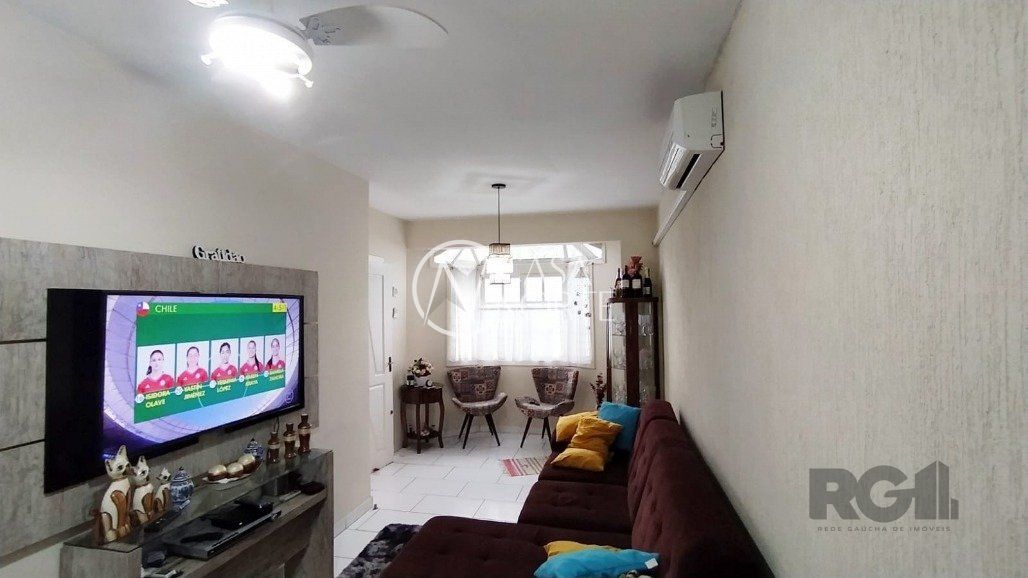 Casa à venda com 2 quartos, 90m², 1 suíte, 1 vaga, Rua Bernardo Profes no bairro Hípica em Porto Alegre