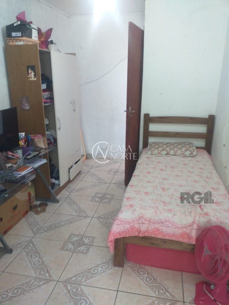 Casa à venda com 3 quartos, 136000m², 2 vagas, Estrada Chácara do Banco no bairro Restinga em Porto Alegre