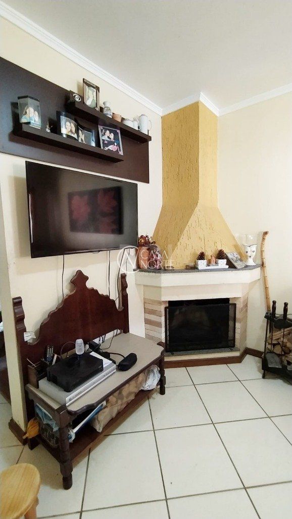 Sobrado à venda com 4 quartos, 136m², 2 suítes, 2 vagas, Rua Doutor Hermes Pacheco no bairro Aberta dos Morros em Porto Alegre